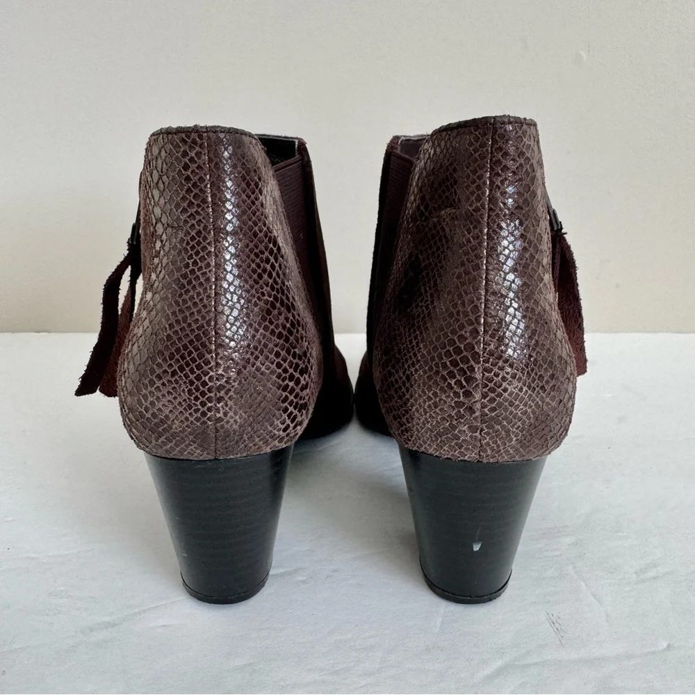 Vionic Anne Ankle Boots In Java Snake size 8
